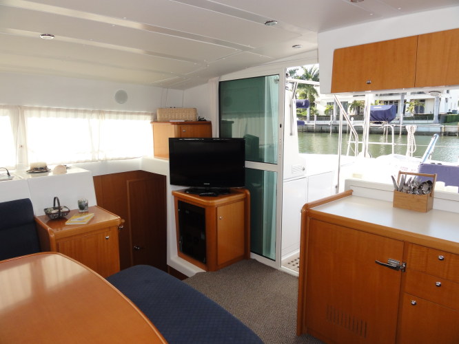 Used Sail Catamaran for Sale 2007 Lagoon 420 Layout & Accommodations